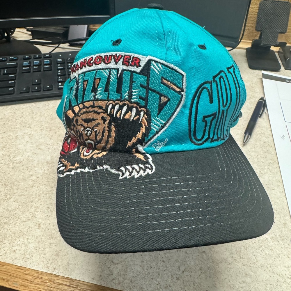 Vintage Starter Vancouver Grizzlies Hat